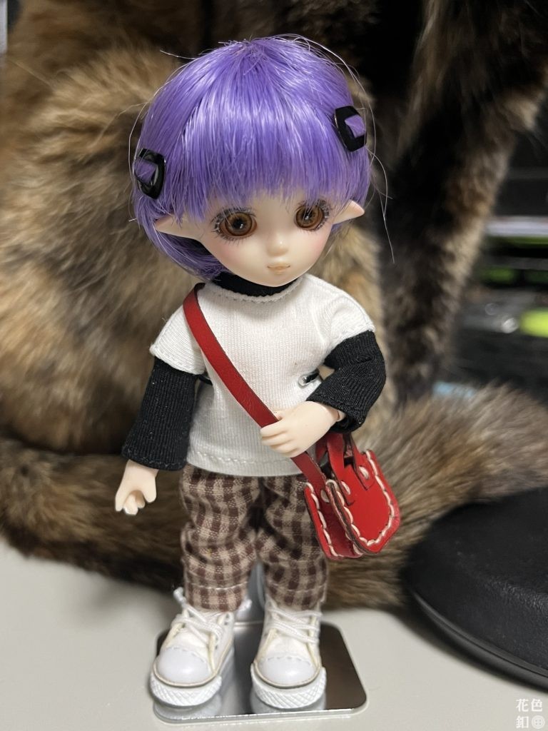 スウェットとチェックのパンツ